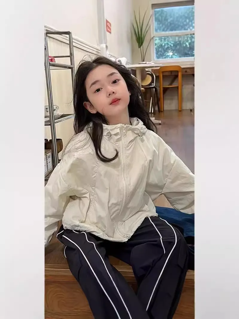 女童韩版薄款风衣外套2026春装新款百搭休闲连帽防晒冲锋衣潮洋气 图片 3